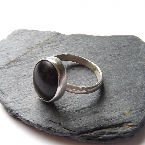 Whitby Jet Men's Hammered Silver Ring